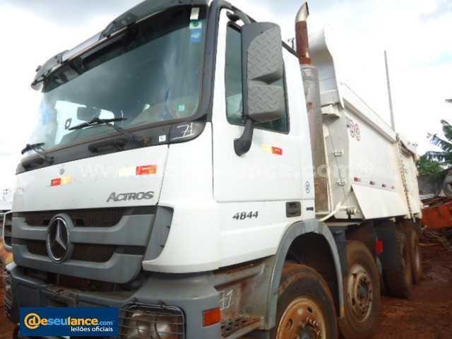 71/22021 - CAMINHÃO M BENZ BASCULANTE MOD. ACTROS 4844, K-45, 8X4, 