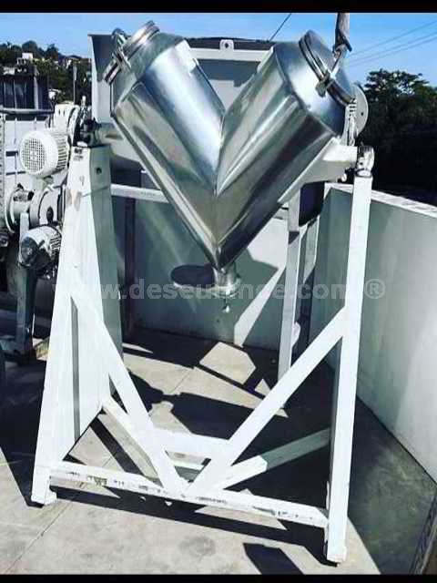 12/23134 - MISTURADOR EM V, CAPAC. 250 LITROS, EM INOX.