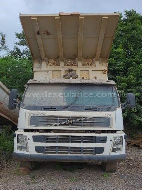 967/23151 - CAMINHÃO CAÇAMBA VOLVO MOD. FM 480 8X4R, ANO 08/09. (ID 5626