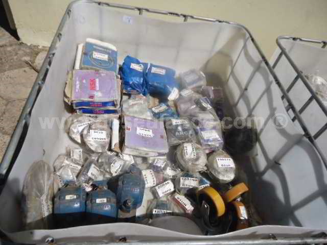 01/23162 - APROX. 143 PEÇAS S/USO: 16 ROLAMENTOS, MANCAIS E OUTRAS.