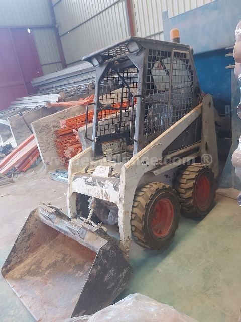 04/23166 - MINI CARREGADEIRA DIESEL M/BOBCAT MOD. S70, CAPAC. 2,1 TONS,