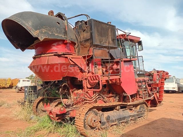 17/24100 - COLHEITADEIRA DE CANA M/CASE MOD. A8800, ANO 16, DIESEL, 