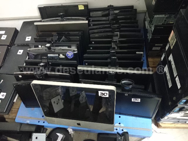 30/25004 - 51 MONITORES HP/ DELL/ SAMSUNG/APPLE E 45 SUPORTES 