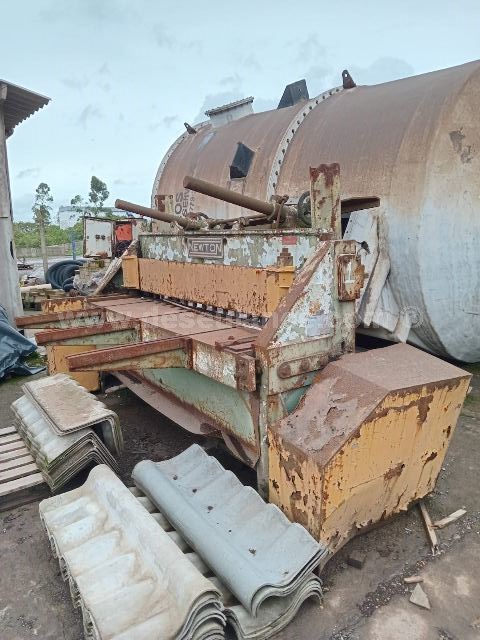 01/25053 - GUILHOTINA M/NEWTON 2.050X¼" MOD. GMW2006, MED. 2.70X0,70,
