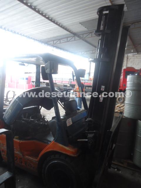 37/25089 - EMPILHADEIRA À GÁS M/TOYOTA MOD. 42-7FG25, CAPAC. 2.500 KG,
