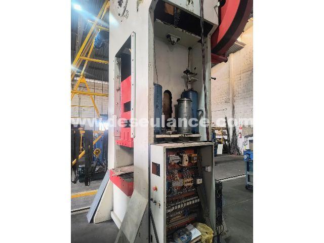 21/25108 - PRENSA EXCÊNTRICA M/JUNDIAI, CAPAC. 400 TONS, MESA 1.100MM.