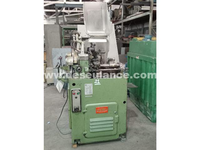 21/25146 - TORNO AUTOMÁTICO M/TRAUB MOD. A-25, C/FRESADORA DE ROSCA