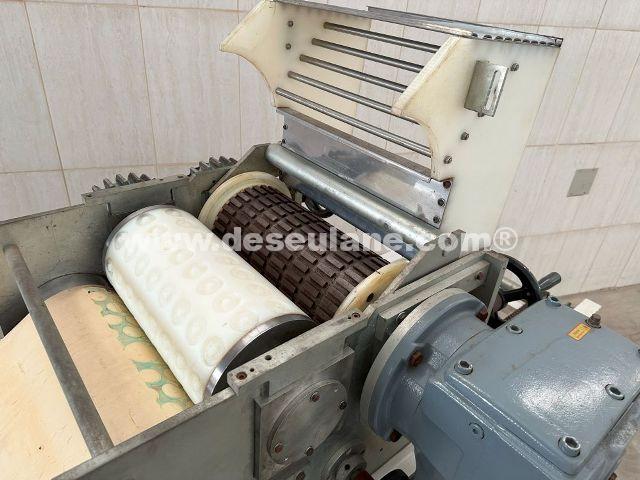 68/25160 - MOLDADORA DE BISCOITO, CAPAC. 50 A 300 KG/H.