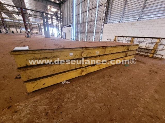 124/25164 - 03 MESAS DE TRAÇADO EM AÇO CARBONO E 01 CAVALETE METÁLICO