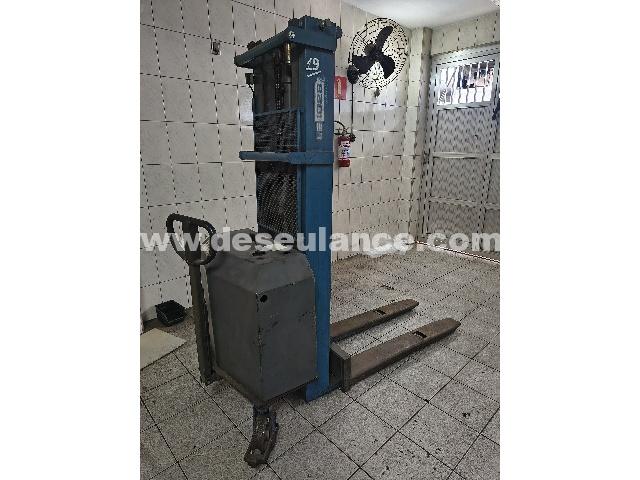 19/26004 - PALETEIRA ELÉTRICA M/PALETRANS MOD. LE 1026 MILENUIM, 220V, 