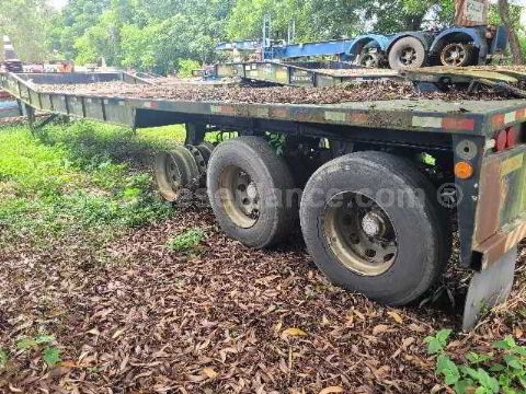 05/26043 - SEMIRREBOQUE 3 EIXOS TIPO PRANCHA PORTA CONTAINER M/RANDON 