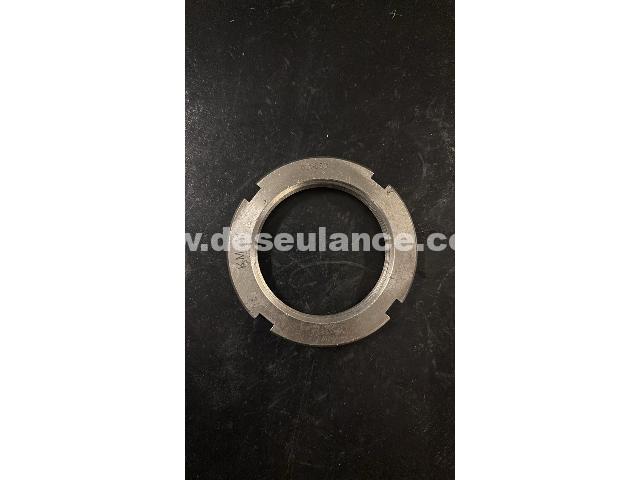 03/26050 - APROX. 119 PEÇAS: ROLAMENTOS E PORCAS.