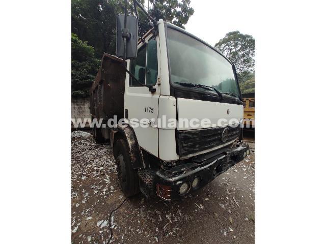 13/26052 - CAMINHÃO BASCULANTE MB ATRON 2729 K6X4, ANO 14/14 (RV1208)
